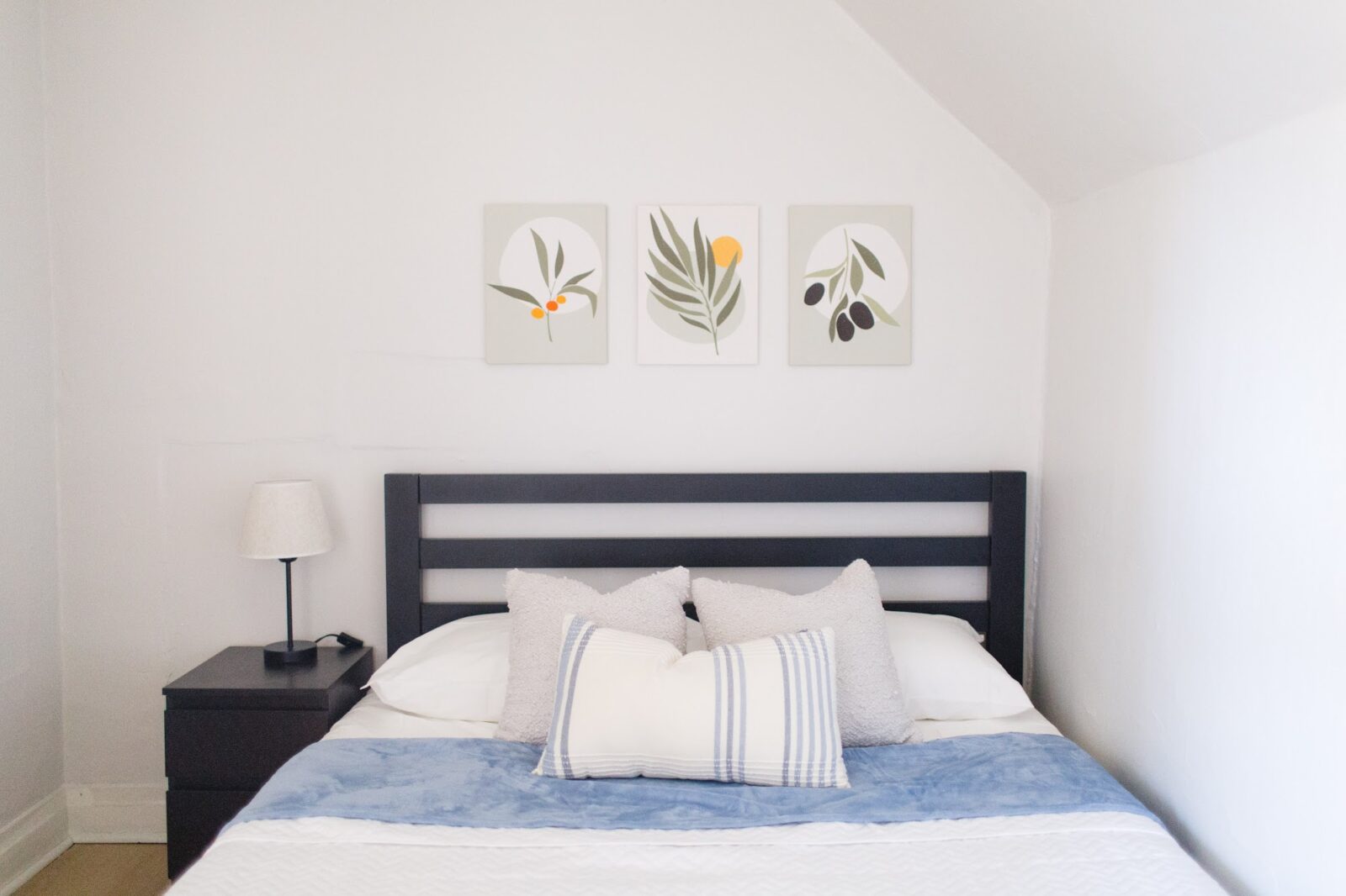 House cleaning chicago: freshly made bedroom
