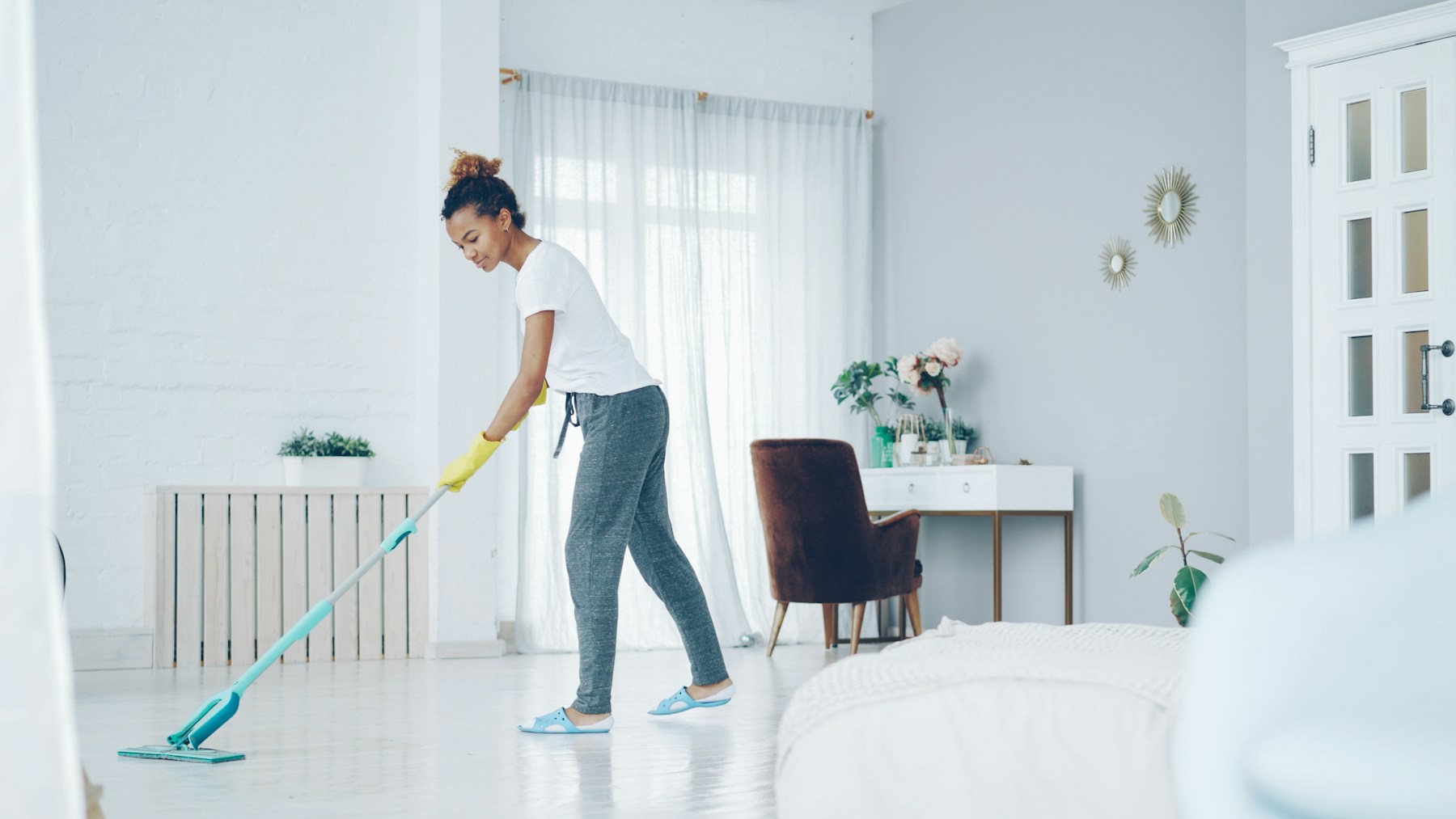 House cleaning services Chicago: mopping a bright living room
